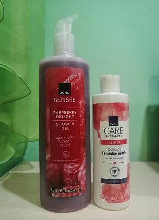 Набір avon: гель для душу raspberry delight 720 мл та засіб для інтимної гігієни з ромашкою 250 мл