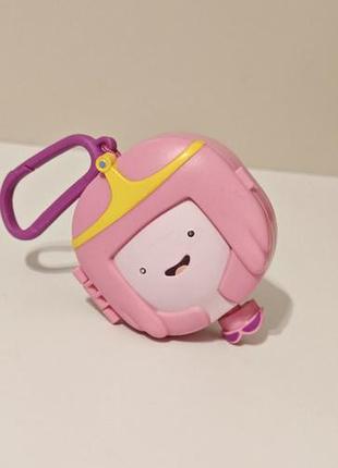 Коллекционная игрушка-брелок принцесса жвачка (princess bubblegum)  happy meal mcdonald’s 2017–2018 годов, внутри которой находится  мини-игра.