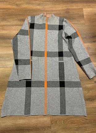 Стильна трикотажна сукня в сіру клітинку з помаранчевою смугою l xl🩶🧡