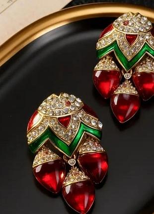 Роскошные серьги с маркировкой 6