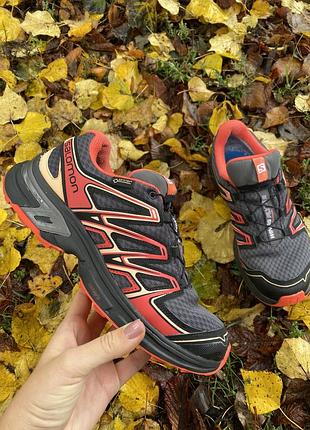 Кросівки жіночі salomon з gore-tex, чорні з червоним, розмір 38-38.5 (24.5 см)