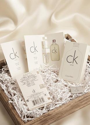 Туалетная вода унисекс calvin klein ck one (пробник / миниатюра), 1.2 мл - культовый свежий цитрусово-фужерный аромат  
​