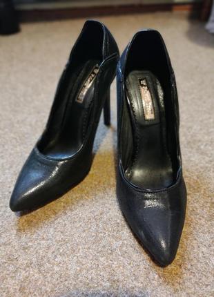 Шикарні туфлі з натуральної шкіри з лазерним напиленням