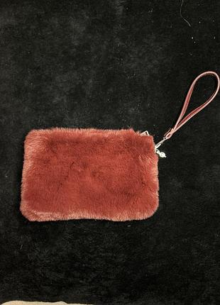 Клатч жіночий stradivarius зі штучного хутра бордовий прямокутний на змійці