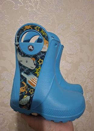 Сапоги crocs kids handle it seafe boot, c9, размер 25-26, стелька 15,5 см, голубые с рисунком, для мальчика
