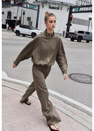 Прямые брюки свободного кроя с акцентированными швами zara