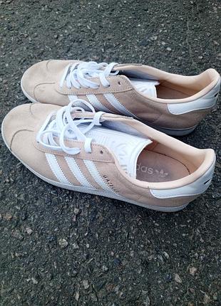 Кросівки жіночі adidas gazelle бежеві
