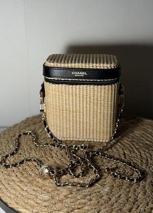 Крос-боді жіноча chanel beauté плетена бежева з чорним