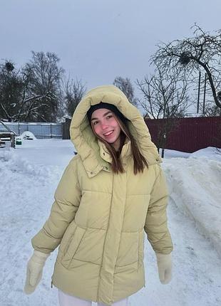Жіночий пуховик zara з об'ємним знімним капюшоном