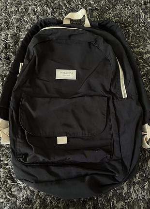 Чорний місткий рюкзак pull&bear