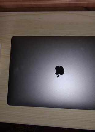 Ноутбук macbook pro retina a1707 2017/ 16gb/ssd 512/ intel hd 630+radeon pro 555/95%