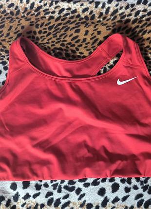 Красный спортивный топ-бра nike dri-fit swoosh