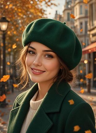 Берет на жінку з вовни, на осінь та весну.