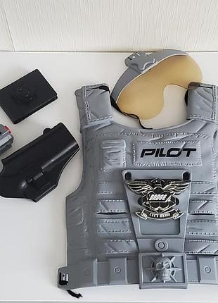 Детский игровой набор военного / пилота pelot с жилетом и оружием, идеальное состояние.