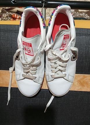 Кросівки adidas stan smith білі зі шкіри з принтом