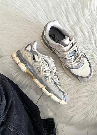Стильні жіночі кросівки asics gel-nyc cream oyster grey gore-tex termo