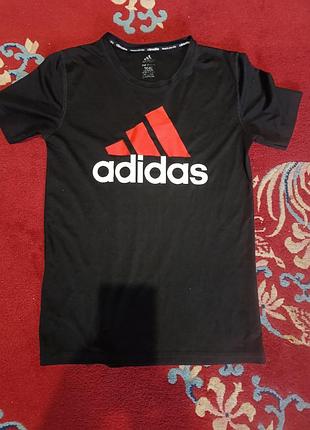 Чоловіча футболка adidas чорна