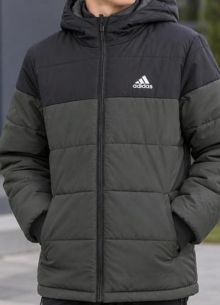 Куртка зимова adidas yk j padding gg3720

оригінал. на рукаві є нюанс. 
демісезонна куртка з капюшоном