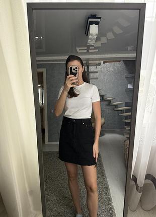 Чорна джинсова спідниця levis 2