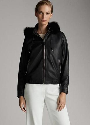 Жіноча шкіряна куртка massimo dutti з хутряним капюшоном, чорна