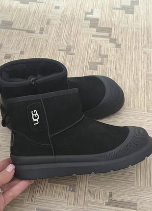 Жіночі зимові черевики ugg чорні