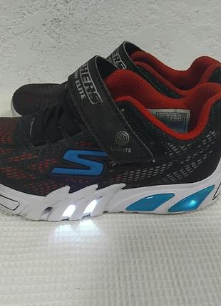 Кроссовки с фонариками sketchers оригинал 27 размер/17 см.