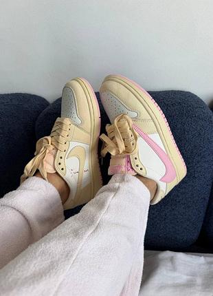 Кросівки жіночі nike air jordan 1 x travis scott | butter cream / pink