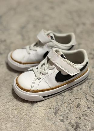 Кеди дитячі nike court legacy білі з чорним