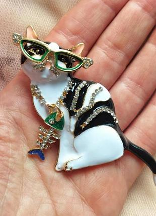 2в1 брошь - кулон 8 см кошка в очках в стиле дизайна cool cat, кот, киса, эмаль