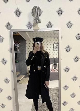 Пальто чорне з гудзиками