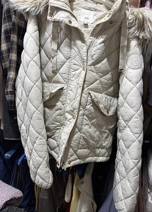 Жіноча зимова куртка river island стьобана з хутром