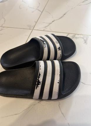 Шльопанці дитячі adidas чорні