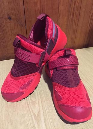 Жіночі кросівки jordan trunner lx, оригінал, розмір 38,5, довжина устілки 24,5 см