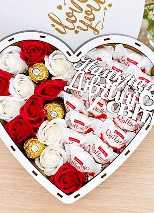 Бокс из конфет ferrero raffaello и роз для девушки на день рождения день влюбленных 8 марта (ar44-1)