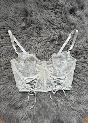 Размеры 
 белый jasmine 75 d 
 красный intimissimi 80 c 
 черные intimissimi 80 с tezenis 75 d reserved 75 d 
 состояние нормальное 
 отдельно не прод