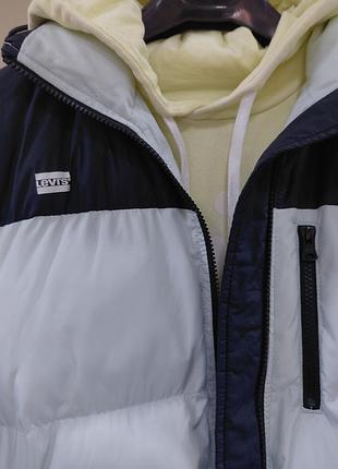 Куртка жіноча levi's р.м 2