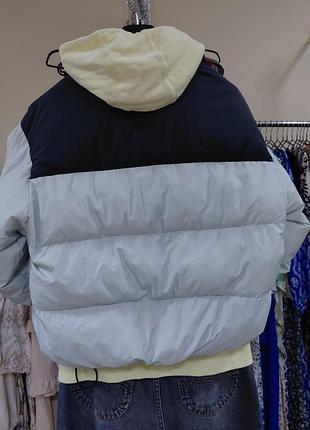 Куртка жіноча levi's р.м 4