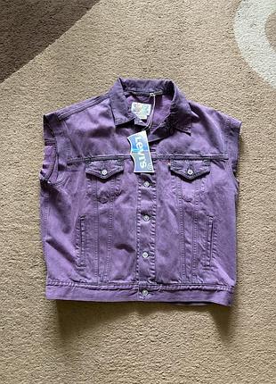 Джинсовый жилет levi's pride liberation trucker vest р.м можно на l