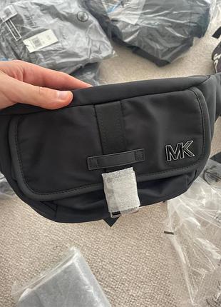 Оригінальна сумка бананка michael kors eli nylon aviator sling pack black 2