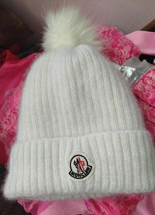 Жіноча зимова шапка moncler біла з помпоном