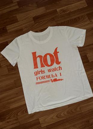 Котонова футболка з написом «hot girls watch formula 1”