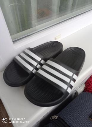 Шлепки adidas р 34-35 стелька 22-22,5 см