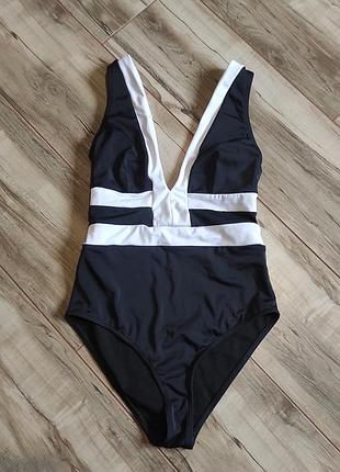 Суцільний купальник asos swim з вирізами біло-чорний, розмір uk 32e / eu 70f (s-m)