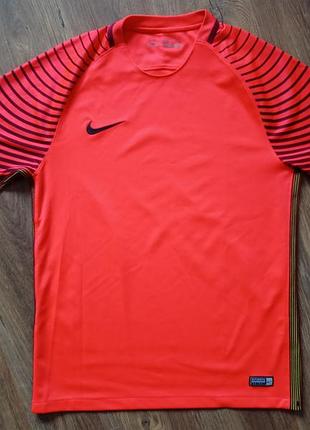 Брендова футболка nike.
