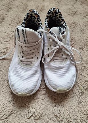 Кросівки жіночі nike revolution 5 білі з леопардовим принтом 38 розмір 24 см