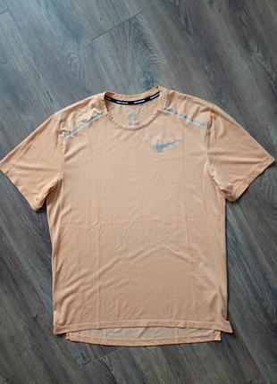 Брендова футболка nike.