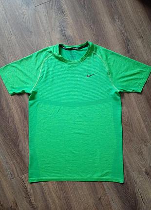 Брендова футболка nike.