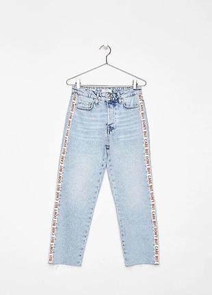 Джинси bershka з лампасами та необробленим низом, розмір 34 (xs)