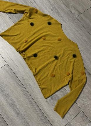 Гірчичний джемпер кофта светр оверсайз l xl із декоративними помпонами