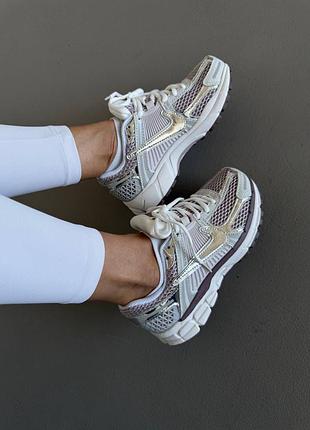 Кроссовки женские nike zoom vomero 5 | metallic silver / platinum violet